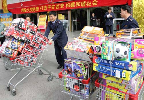 西安两超市卖“三无商品”-新闻